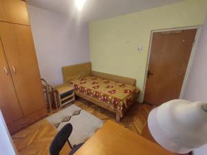 1 CAMERA DE INCHIRIAT in apartament de 4 camere pentru 1 FATA