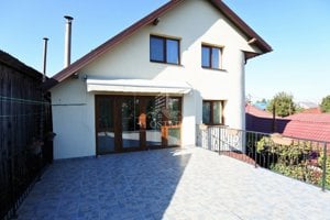 Vilă modernă tip duplex  în Bacău - zona Tache - strada Mărăști - imagine 3