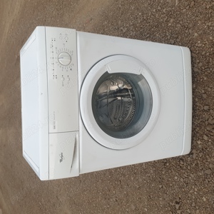 Masina de spălat rufe Whirlpool    4oo lei.