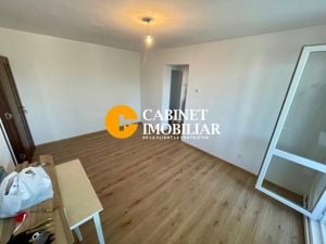 Apartament cu 3 camere - Renovat - zona Podu Ros - imagine 2