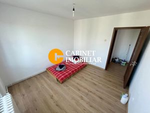 Apartament cu 3 camere - Renovat - zona Podu Ros - imagine 3