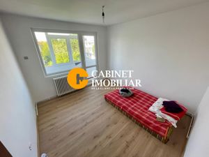 Apartament cu 3 camere - Renovat - zona Podu Ros - imagine 4