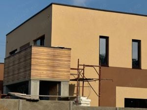 proprietar vand jumatate duplex