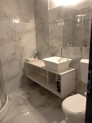 Închiriez apartament 3 camere Piata Sudului