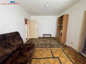 Apartament cu 3 camere de vanzare zona 23 August Tulcea - imagine 2