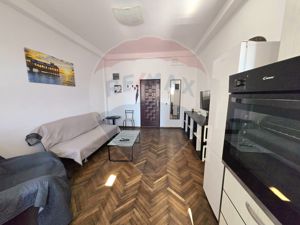 Apartament cu 4 camere P-ta Rosetti 3 - imagine 2