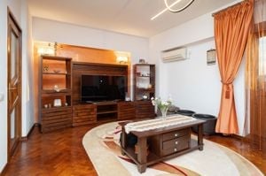 Apartament cu 3 camere de închiriat