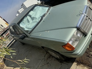 Mercedes 250d w124 E Class Retro - imagine 2