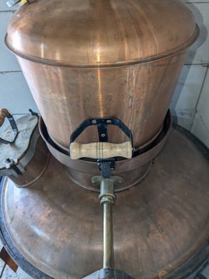 Vin rosu cabernet si coniac din vin - imagine 5