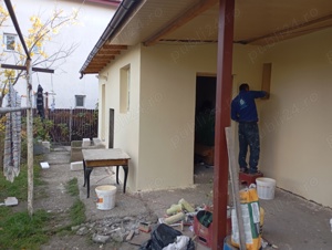 Aplicam tragem tencuiala decorativa  - imagine 3