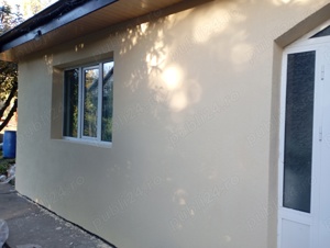 Aplicam tragem tencuiala decorativa  - imagine 4