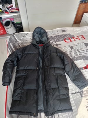 vand geaca de iarnă Levis,marimea M,este oversize,originala, calitate.