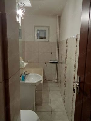 Se.  Oferă spre vânzare un apartament deosebit cu 3 camere,et 3,Str Republicii,zona Nord,Rm Valcea - imagine 4