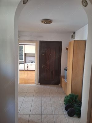 Închiriez apartament 