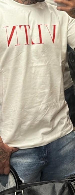  bărbat discret 30 ani masaj pentru doamne, contact WhatsApp 