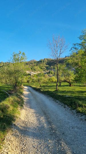 Teren intravilan extravilan de vanzare.