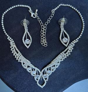 Rochie albă de mireasă Gabriela de Luca + Colier + Cercei, Mărime 38M. - imagine 3