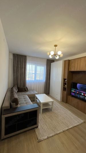 Vand apartament  cu 2 camere