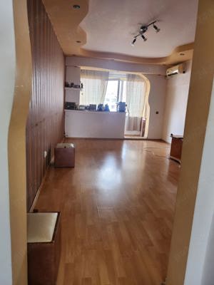 Apartament 3 camere de vânzare 