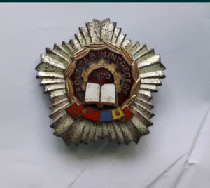 medalion insigna fruntaș in întrecere 1973