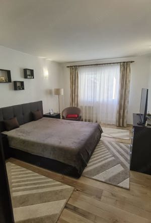 VAND sau SCHIMB 3 camere in Vila cu 2 apartamente loc Giroc aproape de Primarie si Scoala - imagine 18