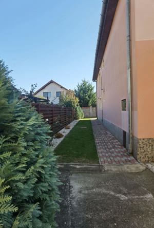 VAND sau SCHIMB 3 camere in Vila cu 2 apartamente loc Giroc aproape de Primarie si Scoala - imagine 3