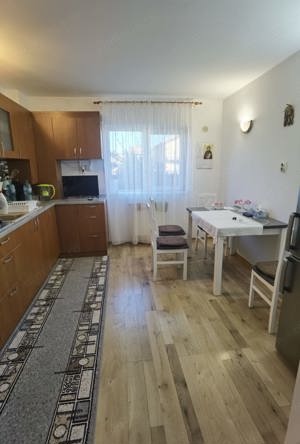 VAND sau SCHIMB 3 camere in Vila cu 2 apartamente loc Giroc aproape de Primarie si Scoala - imagine 8