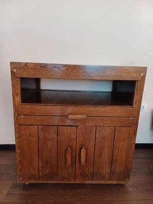 Vând comoda TV 