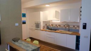 Apartament Modern 2 Camere,Complet Mobilat si Utilat - Loc de Parcare, Zona Kaufland - imagine 2