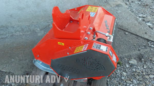 Tocator de vegetatie pentru miniexcavator