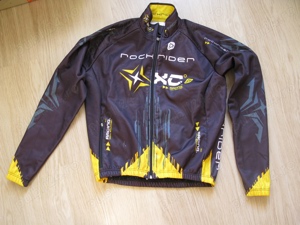 Vand 2 jachete noi pentru outdor cycling