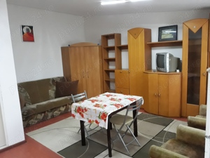 închiriez garsonieră et 1