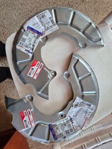 Apărători praf disc frâne față Skoda Superb 2 - noi