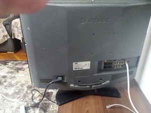 Televizor LCD Samsung, 80 centimetri 