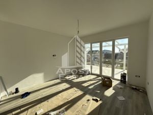 Duplex pe parter,cu 3 camere si 2 bai, la asfalt, zona linistita