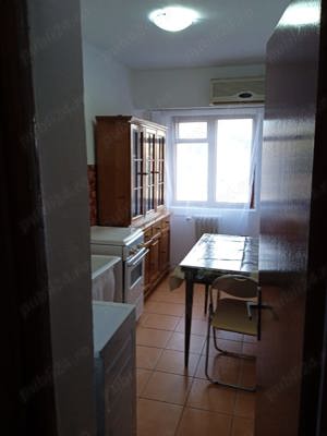 apartament 2 camere, zona ultracentrala, decomandat, etaj 1 - imagine 3