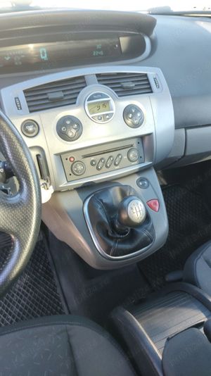 Renault Megane Scenic  - imagine 3 Renault Megane Scenic  - imagine 3