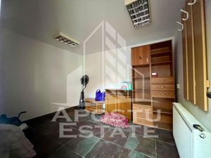 Apartament 2 camere,la casa,curte comuna,zona Dambovita - imagine 12