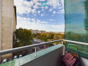 Apartament cu 2 camere  renovat la 2 minute de metrou Gara de Nord