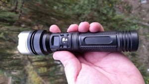 Lanterne led tip laser zoom incarcare type c , afisaj raza 400metri , noi la cutie