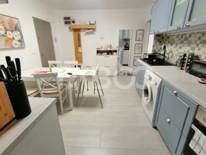 Apartament 2 camere decomandat renovat balcon pivnita Vasile Aaron - imagine 10