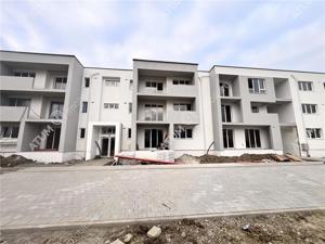 Apartament 2 camere decomandate 2 balcoane zona Brana Selimbar - imagine 3