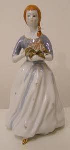 Bibelou vechi din portelan   Balerina cu trandafiri    pictat manual - imagine 2