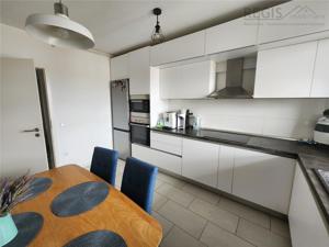 Apartament de trei camere , zona Coresi - imagine 9