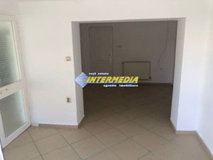 Spatiu comercial 20 mp. de inchiriat in Alba Iulia CETATE vad bun - imagine 3