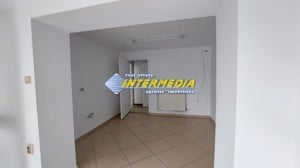 Spatiu comercial 20 mp. de inchiriat in Alba Iulia CETATE vad bun - imagine 1