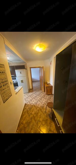 Închiriez apartament 4 camere 