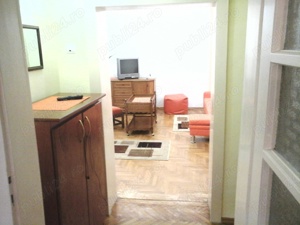 Vand nivel casa, in imobil triplex, cu curte auto si intrare separata, ultracentral, Brasov - imagine 5