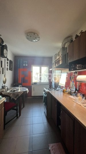 Apartament cu 3 camere, etaj 4 de vanzare, zona Lunei - imagine 2