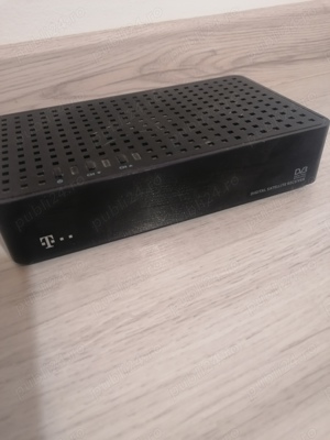 Digital Satelite Receiver cu afișaj electronic și ceas, pentru amplificare semnal audio video